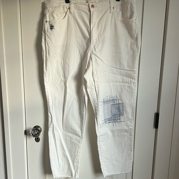 🛍️Universal Thread High Rise Boyfriend Jeans Cream Blue Embroidery Size 14/32 - Picture 2 of 5